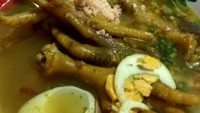 Di Grahaya Raya Bintaro ada soto ceker enak namanya Argast Soto. Seporsinya hanya dibanderol Rp 14.000 saja. Sudah lengkap disajikan dengan nasi hangat. Isian sotonya juga melimpah, ada beberapa potong ceker, telur rebus, dan sayuran. Foto: Google Review/Lis Ind