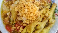 Soto Ayam Ceker Moestopo berlokasi di Kebayoran Lama Utara, Jakarta Selatan. Satu porsinya dibanderol harga Rp 20.000 sudah lengkap dengan nasi hangat. Seporsinya berisikan 5 ceker ayam yang lembut dan koya melimpah sehingga membuat rasanya makin gurih. Foto: Google Review/Budi Susanto