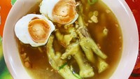 Soto Ceker dan Ranjau Pak Gendut berlokasi di Jl. H. Agus Salim, Jakarta Pusat. Kelezatan soto ceker di sini sudah sangat terkenal, tak heran kalau rumah makan ini selalu ramai pelanggan. Kamu bisa menikmatinya dengan tambahan emping hingga telur asin. Foto: Google Review/Kevin Septian