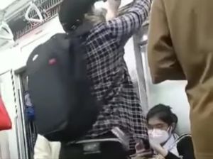 Rekaman Aksi Pencurian Laptop Penumpang di KRL