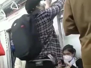 Pencuri di Gerbong KRL Diburu Usai Curi Laptop Bermodus Ganti Baju