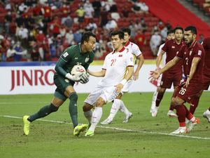 Kiper Thailand Dukung Gajah Perang Lawan Indonesia dari Pinggir Lapangan