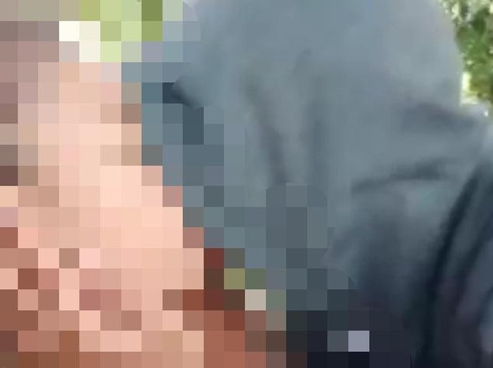 Beredar video mesum seorang wanita dengan 2 pria. Aksi mesum tersebut diduga terjadi di salah satu destinasi wisata di Sumenep.