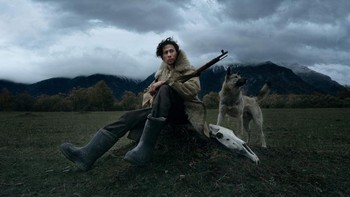 Pemenang ketiga diraih Alexandr Isakov dari Rusia. Gambar ini diambil di Wilayah Altai dekat Kyrsay, di selatan Danau Teletskoye. Penduduk setempat melakukan perburuan dan penangkapan ikan untuk bertahan hidup dalam kondisi yang sulit. Foto: Viewsonic ColorPro Awards