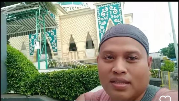 Viral pengunjung salat di Masjid At-Taubah rest area KM 57 Tol Jakarta-Cikampek wajib bawa surat vaksin