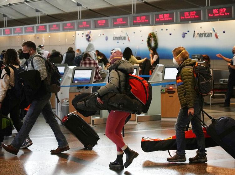 Saat Ratusan Penerbangan Batal Gegara Omicron, Liburan Natal di AS Kacau!