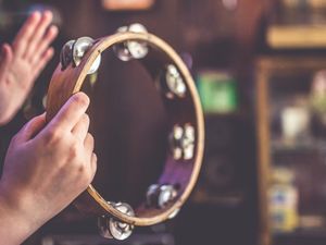 30 Contoh Alat Musik Ritmis dari yang Modern sampai Tradisional