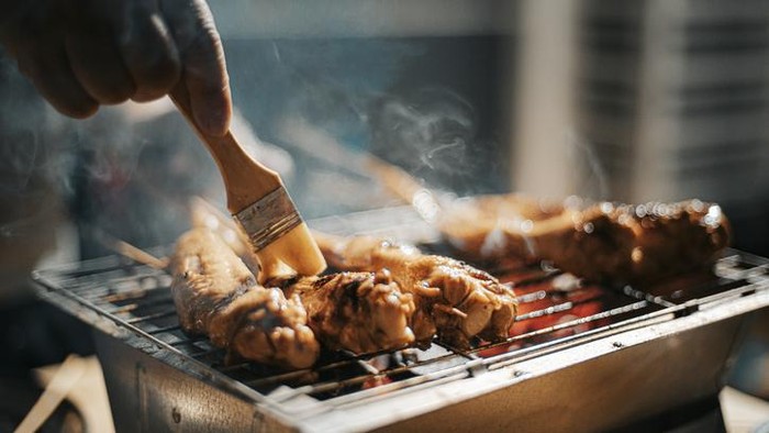 17 Bahan dan Alat Bakaran Wajib Ada Saat Bikin Barbeque di Malam Tahun Baru