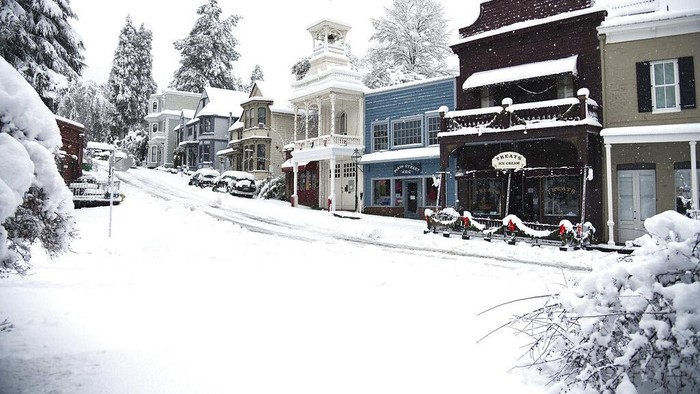 Badai salju menerjang California.