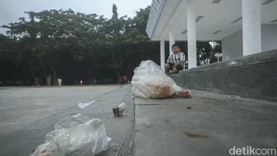 Baru Saja Dipercantik, Alun-alun Bekasi Banyak Sampah