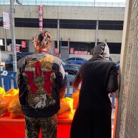 Aksi sosial Bella Hadid ini mendapat pujian dari netizen. Namun masih ada saja yang memandang sinis. Foto: Instagram/@bellahadid