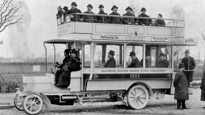 Bus pertama di dunia