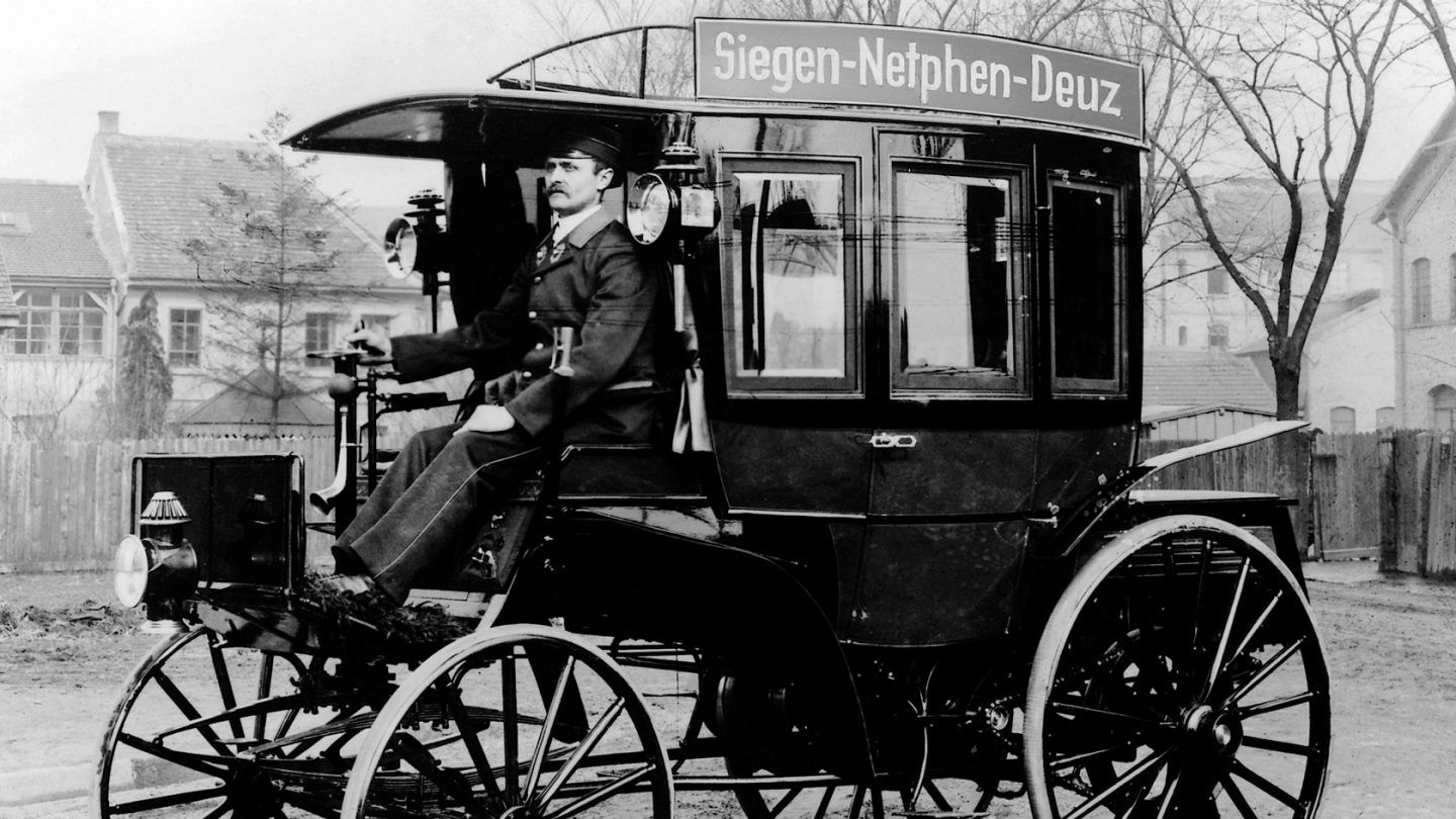 Bus pertama di dunia