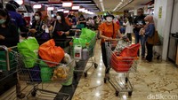 Menurut Ekonom Center of Reform on Economics (CORE) Indonesia Yusuf Rendy Manilet memperkirakan perputaran uang masyarakat akan mencapai Rp130 triliun sampai Rp150 triliun pada Desember 2021.