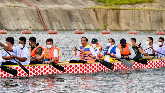 Dayung Perahu Naga, Jokowi Resmikan Bendungan Ladongi di Kolaka Timur