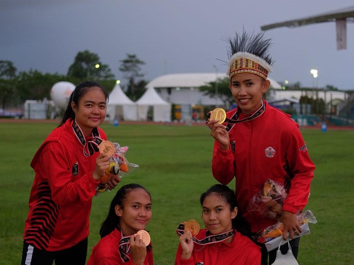 Emilia Nova dan Tim Atletik DKI Jakarta