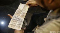 Bismillahirohmanirohim, De, apa kabar? Semoga Allah selalu menjaga dan melindungi dede selalu, dan papa pesan supaya dede selalu ingat Allah juga jadi anak yang dewasa nurut ama ortu juga Mama Lolo dan Papa Kian yang selama ini merawat juga membesarkan dede. Insya Allah, dede kuliah tahun ini dan saran papa dengan keadaan papa yang begini, dede banyak-banyak tukar pikiran dengan kokoh dan minta pendapat dari Mama Lolo, dan minta keputusan dan petunjuk. (Foto: Muhammad Ridho)