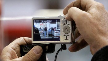 Dulu banyak yang menggunakan kamera pocket kini lebih sering pakai ponsel. Foto: Insider