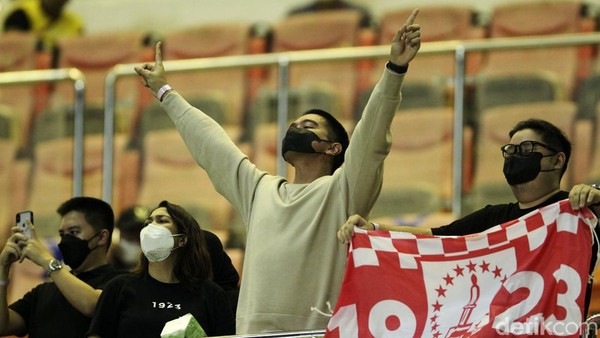 Gaya Kaesang Tonton Semifinal Persis vs Dewa United