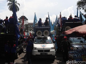 Demo Peringati May Day di Bandung, Buruh Jabar Bawa 6 Tuntutan
