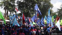 Begini suasana aksi unjuk rasa yang digelar buruh di Gedung Sate.