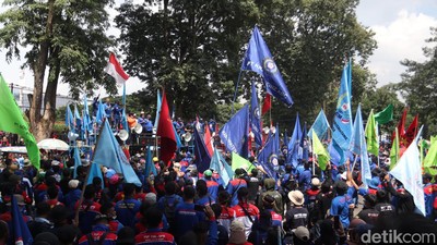 Gedung Sate Dikepung Buruh