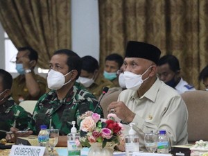 Genjot Vaksinasi COVID, Gubernur Sumbar Siapkan Hadiah Umroh