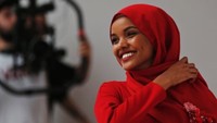 Halima Aden yang menjadi model berhijab pertama yang tampil di Milan Fashion Week juga menjalani puasa tahun ini. Foto: Dok. Instagram @halima