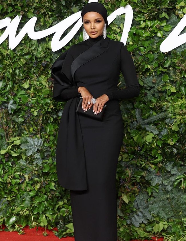 Memilih Halima Aden sebagai wanita tercantik di dunia ketiga, pemilihan wanita tercantik di dunia dilakukan TC Candler dan The Independent Critis dengan melihat dan mendengarkan saran yang dikirimkan ke mereka dari berbagai belahan dunia. Kriteria pemilihan wanita tercantik di dunia ini adalah berdasarkan kesempurnan penampilan aesthetic, keeleganan, keorisinilan, passion, dan lain-lain. Foto: Dok. Instagram @halima