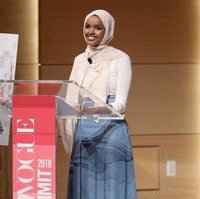 Halima Aden sempat vakum di industri fashion yang sudah membesarkan namanya. Namun pada akhir 2021, dia sudah kembali muncul dan aktif kembali. Ia juga disibukkan dengan menjadi pembicara dan bintang tamu diberbagai acara ternama.  Foto: Dok. Instagram @halima
