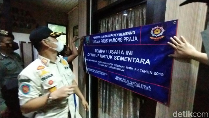 Hotel lokasi pesta viral sajikan tari erotis disegel, Rembang, Selasa (28/12/2021).