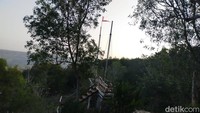 Spot kapal laut ini juga bisa jadi tempat foto traveler. Sama dengan taman bunga, spot ini juga memiliki latar pemandangan alam.  (Tasya Khairally/detikcom)