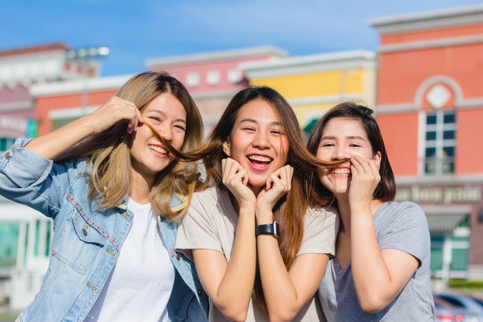 Ilustrasi Main Sama Teman Ilustrasi Main Sama Teman