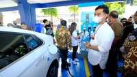 Putra sulung Presiden Joko Widodo (Jokowi) ini hadir bersama Kepala Dinas ESDM Provinsi Jateng, Sujarwanto Dwiatmoko, dan General Manager PLN Unit Induk Distribusi (UID) Jateng & DIY, Muhammad Irwansyah Putra, beserta jajaran Forkopimda Kota Surakarta lainnya.