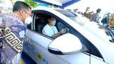 Intip Gaya Anak Jokowi Jajal Mobil Listrik
