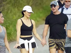 Gaya Pacaran Orang Terkaya Kedua Dunia, Bucin Banget