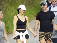 Jeff Bezos dan Lauren Sanchez liburan