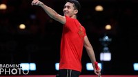 Jonatan Christie, atlet bulutangkis yang terkenal di Indonesia. Wajah tampannya berhasil memikat hati para penggemar bulutangkis. Foto: Instagram @jonatanchristie @shanju
