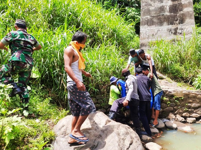 Kakek 70 Tahun Tertabrak KA Pandanwangi Hingga Masuk ke Jurang