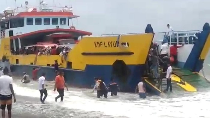 Kapal karam di Maluku KMP Layur. (dok. Istimewa)