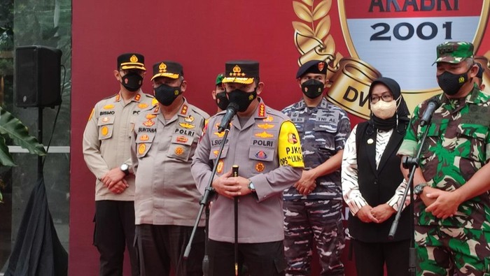 Kapolri Jenderal Listyo Sigit Prabowo saat meninjau vaksinasi Corona di Bogor (Rizky-detikcom)