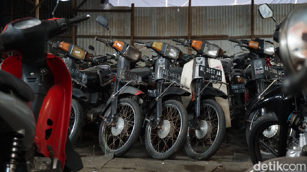 Koleksi Motor Jadul di Galeri Motor Jadoel