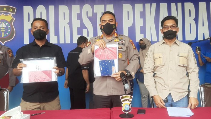 Konferensi pers di Polresta Pekanbaru (Raja-detikcom)