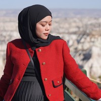 Lesti Kejora dan Rizky Billar pun sempat terlihat bertolak ke Turki untuk menghabiskan liburan sekaligus babymoon. Tak hanya berdua, pada momen tersebut Lesti dan Billar juga tampak mengajak serta keluarga mereka. Foto: Instagram/@lestykejora