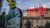 Pimpinan Koperasi Pasar Ulus di Kota Edirne Bulent Resoglu mengungkapkan jumlah orang asing yang berbelanja meningkat empat kali lipat dari biasanya. Tak hanya dari Bulgaria, turis asing juga ada yang berasal dari Yunani. Mereka menukar euro menjadi lira.  