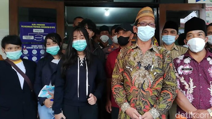 Kasus bagi-bagi bingkisan Natal yang mendapat penolakan warga di Desa Wonorejo, Kecamatan Lumbang, Kabupaten Pasuruan berakhir damai. Kedua belah pihak saling memaafkan.