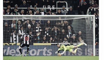 MU pun mengakui peran besar kipernya itu dalam pertandingan semalam. Foto: Twitter