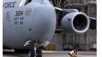 De Gea benar-benar pahlawan MU musim ini dengan banyak penyelamatan gemilangnya. Foto: Twitter