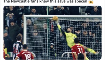 Salah satu penyelamatan istimewa De Gea semalam. Foto: Twitter