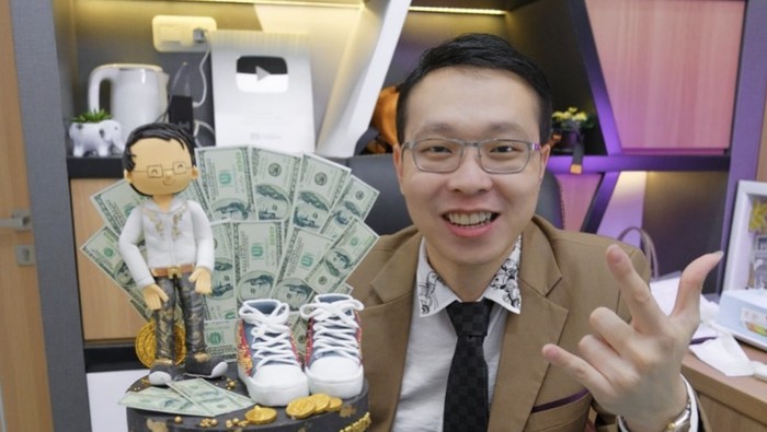 Momen dr. Richard Lee Cicip Gelato hingga Mie Instan di Luar Negeri
